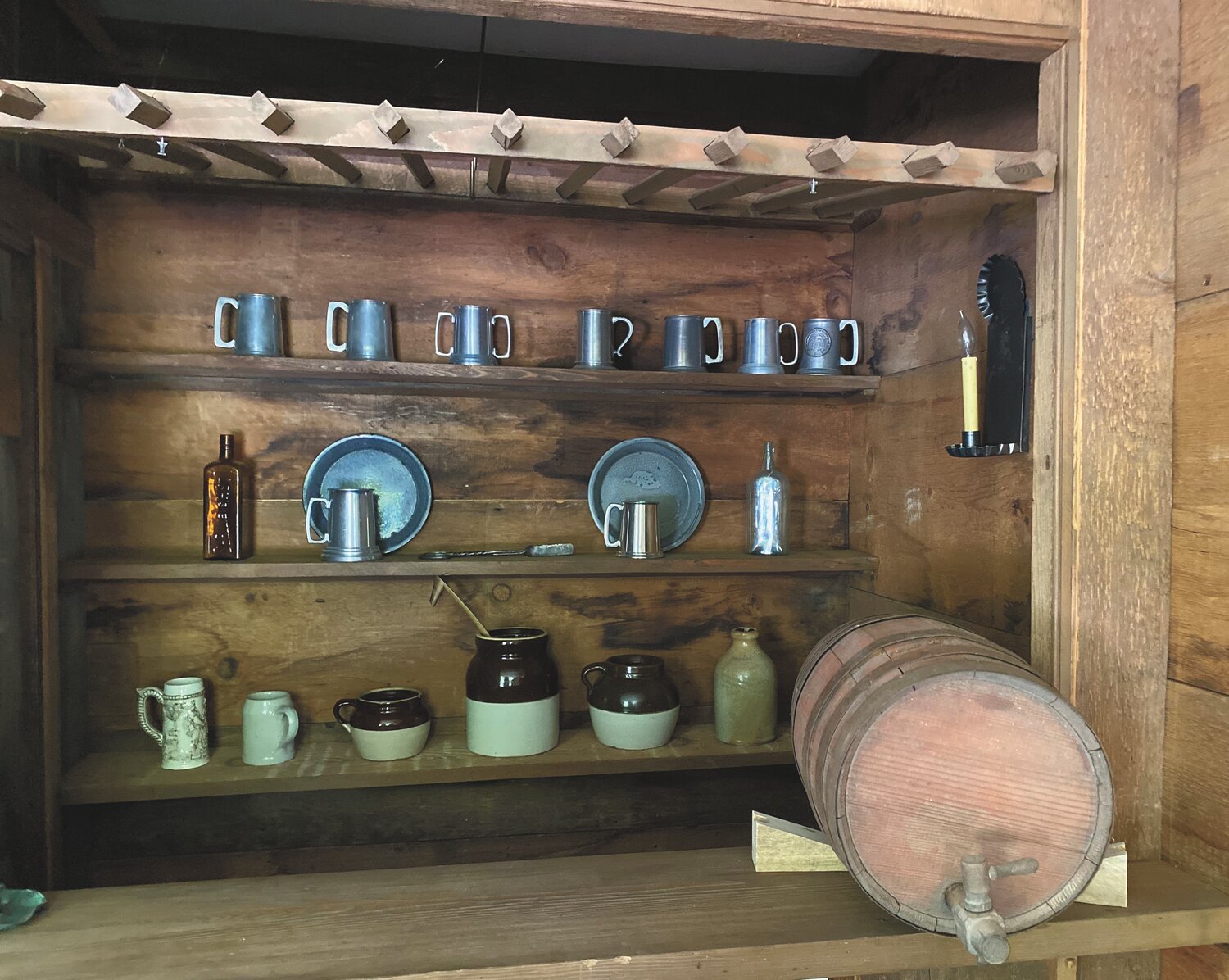 The Hunting Tavern’s tap room ‘bar.’ In the 1800s, customers gathered here to read newspapers and pick up mail delivered by the stagecoach traveling along what is now Main Street. Mr. Hunting provided clay pipes and tobacco, alcoholic drinks including beer, cider and rum.
